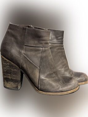 COCLICO Nubuck Leather Ankle Booties